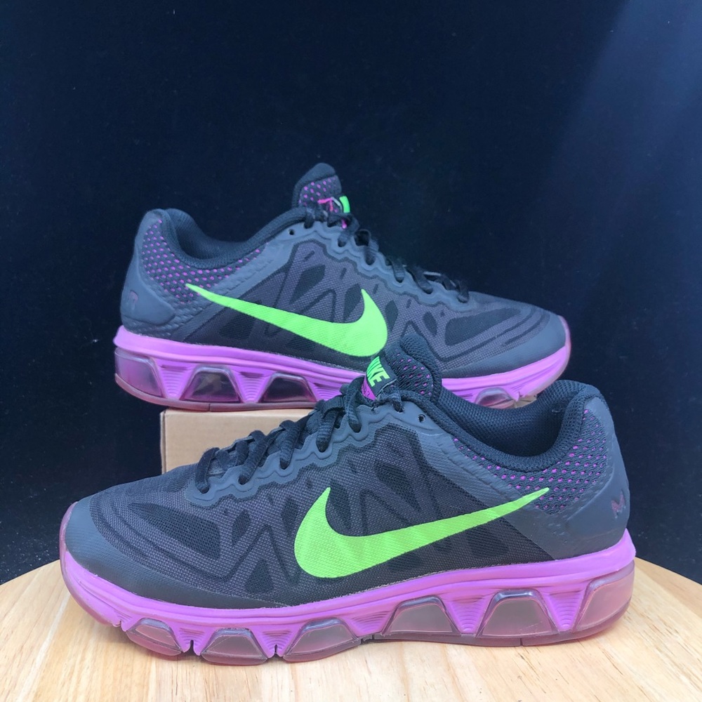 Nike Air Max Tailwind 7 Youth Black Training shoes. Lightly used. Fits women 8.5